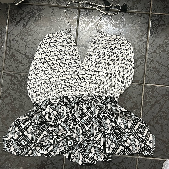 Victoria’s Secret Halter Top L NWOT - Picture 1 of 3